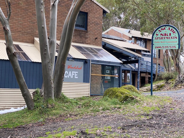 Cascade Apartment 4 living area